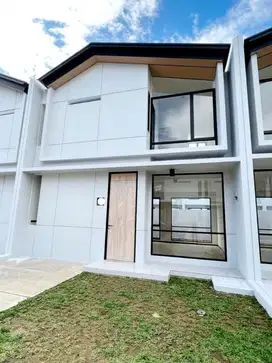 RUMAH 2 LANTAI DI ROLLING HILLS SAMPING MALL TRANS STUDIO MAKASSAR