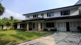 DIJUAL ATAU DISEWAKAN RUMAH LAMA AMPERA HARGA NEGO BAGUS