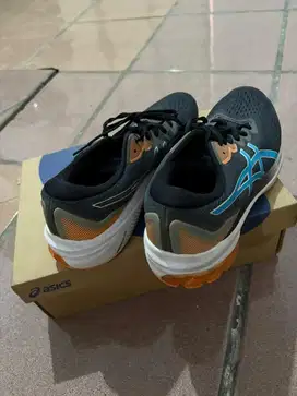 Dijual sepatu Asics 1000% Original