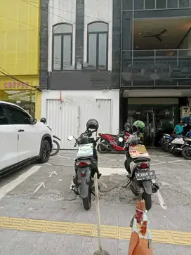 DiSewakan  Ruko 3 lantai di Lokasi Premium Tebet  Jakarta Selatan