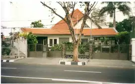 Rumah Komersial Strategis Untuk Usaha Di Raya Darmo Surabaya Pusat