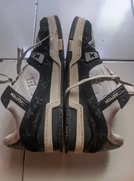 Lv trainer black