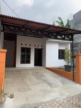 Rumah tua 1,5 lantai Kuldesak hitung tanah di green BSD cibogo banten