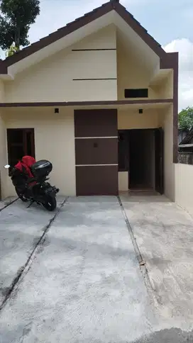 Dijual Rumah Baru di Palagan km 14
