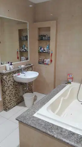 DIJUAL RUMAH 2 LANTAI DI TAMAN HOLANDIA LIPPO KARAWACI UTARA