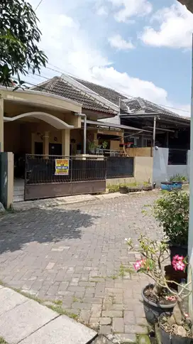 Rumah siap huni di Perumahan Griya Arteri Sari Malangsari Semarang