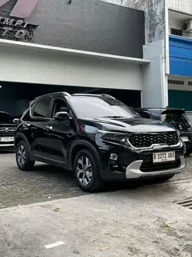 Kia sonet Premier AT 2023 km low