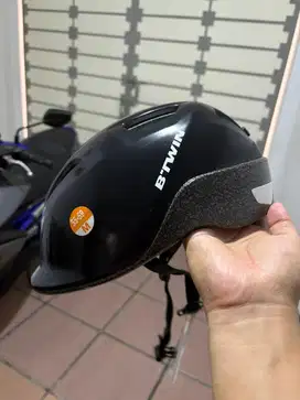Dijual helm sepeda Decathlon 1000% Original