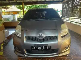 Mobil yaris cakep