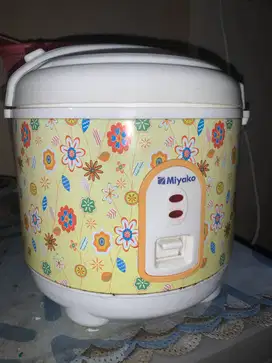 Dijual Mini Rice Cooker Miyako MCM 609 Putih (0,6 L)