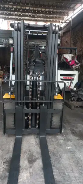 Forklift 3 ton merk yale trilift 2017