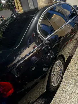 BMW 320i 2010 Bensin