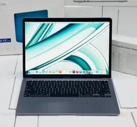 Macbook air 2020 13 inc Chip Apple M1 8GB/256GB D-DC