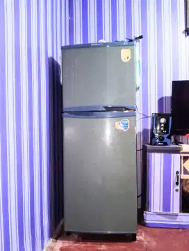 KULKAS MERK LG 2 PINTU MANTAP