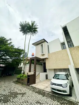 Rumah Cilandak Dijual. Semi Furnish, Dalam Townhouse - NEGO sd DEAL