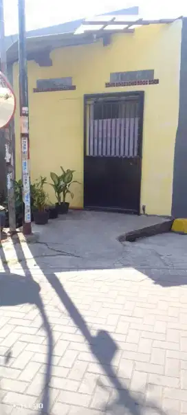 Rumah dikontrakkan murah.tepi jalan tidak banjir.