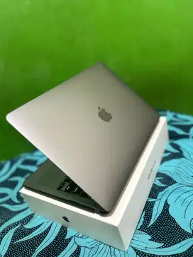 MacBook Air 13 Inch 2020 Chip M1 RAM 8GB SSD 256GB Fullset