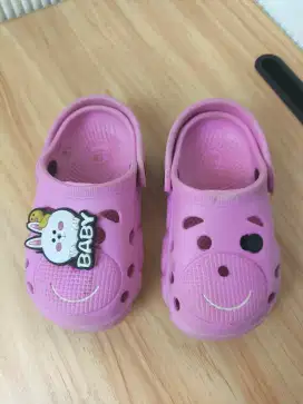 Sendal Anak Perempuan Untuk Usia 1 Tahun