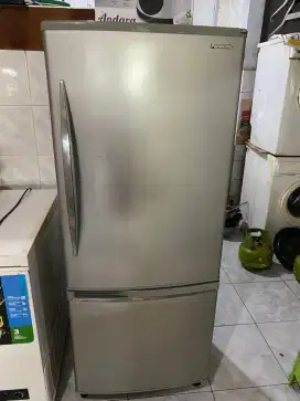 Kulkas panasonic jumbo