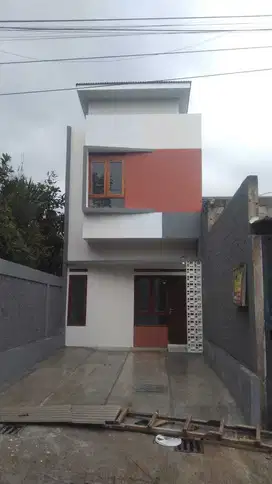 RUMAH DUA LANTAI PINGGIR JALAN, harga include sumur sibel