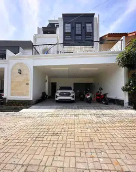 Rumah Mewah Bergaya Eropa Klasik Dengan Kolam Renang Pribadi Di Jaksel