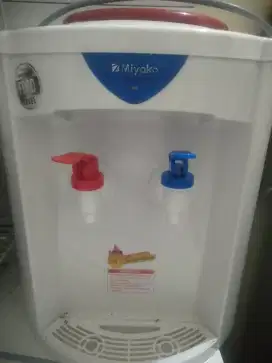 Dispenser Miyako air panas dan air normal