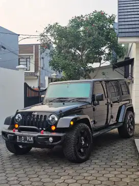 Jeep wrangler sahara low km antik