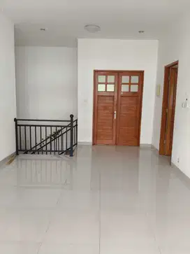 Sewa Rumah Kemang Jakarta Selatan 4+2 Bedroom