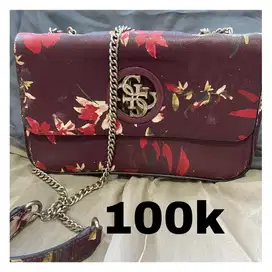 Tas mungil brand dari Guess