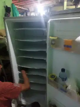 Servis Service Elektronik Kulkas Mesin Cuci Freezer Showcase AC Tv