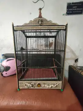 sangkar kotak ukir / akrilik No 2