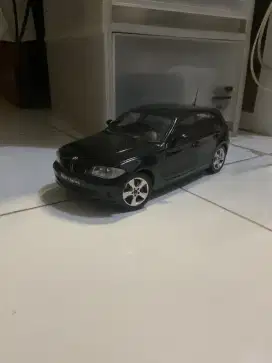 BMW 1 Series Diecast scale 1/18 (Black)