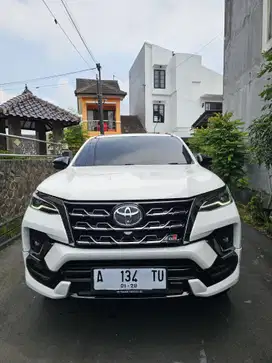 Toyota Fortuner 2.8 GR SPORT 2023 Diesel Triptonic Tahun 2023 Putih