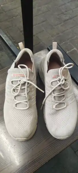 Sepatu Skechers size 40