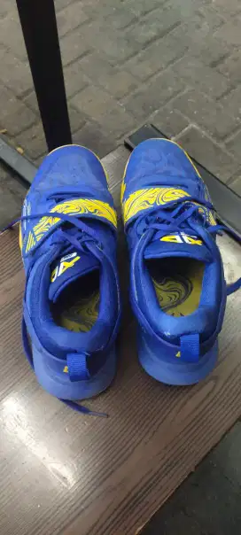 Sepatu basket DBL