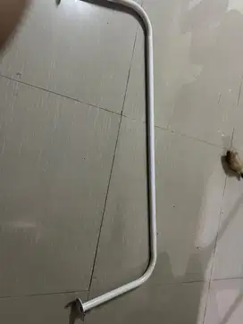 Gantungan baju dinding besi