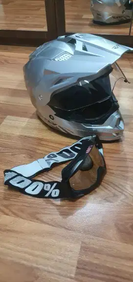 dijual helm supermoto atau adventure merk FLY
