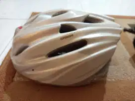 Helm sepeda merk Limar, kondisi OK