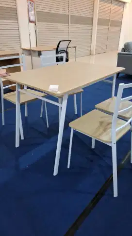 Harris Table Set