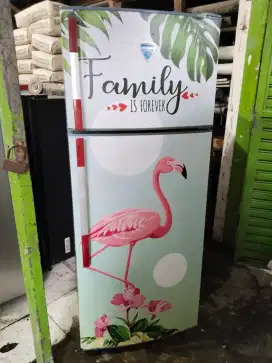 Kulkas 2 pintu sharp kondisi bagus normal dingin beku siap pakai