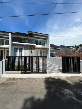 RUMAH BARU MEWAH SISA TANAH LUAS DI PURWOMARTANI DEKAT RINGIN PURWO