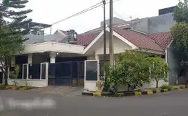 Rumah Hoek LT. 120 Semi Furnished Bebas Banjir Di Duta Harapan Bekasi
