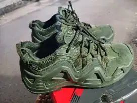 Jual sepatu gunung lowa original size 40/41 bisa bayar cod d tempat