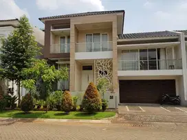 15556//  Jual cepat rumah kebayoran essence siap hunindg kolam renang