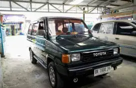 Di jual mobil kijang super