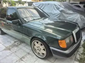 Mercedes benz boxer w124 300E