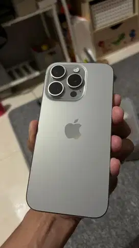 LANGKA iPhone 15 Pro Natural Titanium