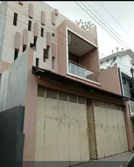 Di jual tengah kota 2 mobil dkt hotel Sahid
