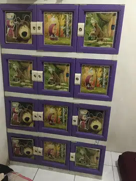 Dijual lemari 4 tingkat 12 pintu