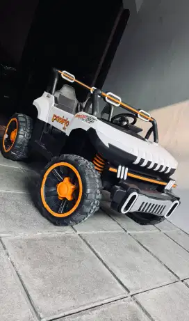 Mainanan Mobil Aki Pasific